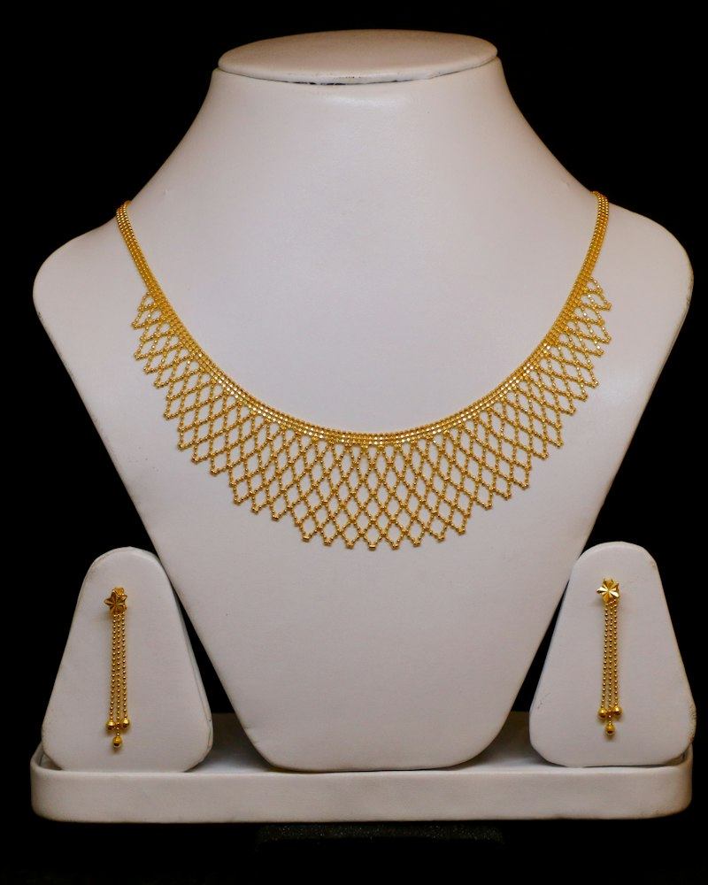 Traditional 22K Gold Bridal Necklace Set for Women